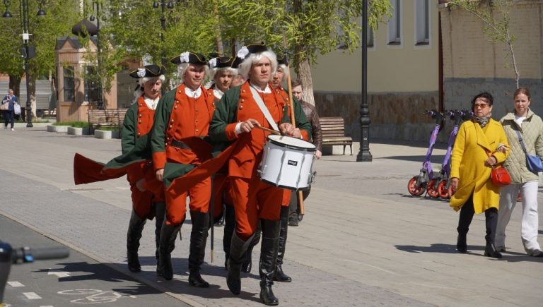    По главной улице Оренбурга прошёл военный караул Оренбуржье