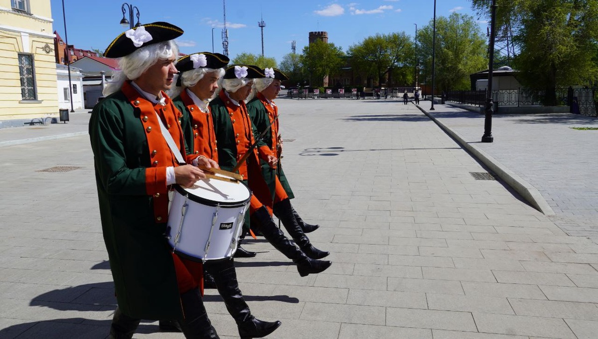     По главной улице Оренбурга прошёл военный караул Оренбуржье
📷    По главной улице Оренбурга прошёл военный караул Оренбуржье
📷    По главной улице Оренбурга прошёл военный караул Оренбуржье
