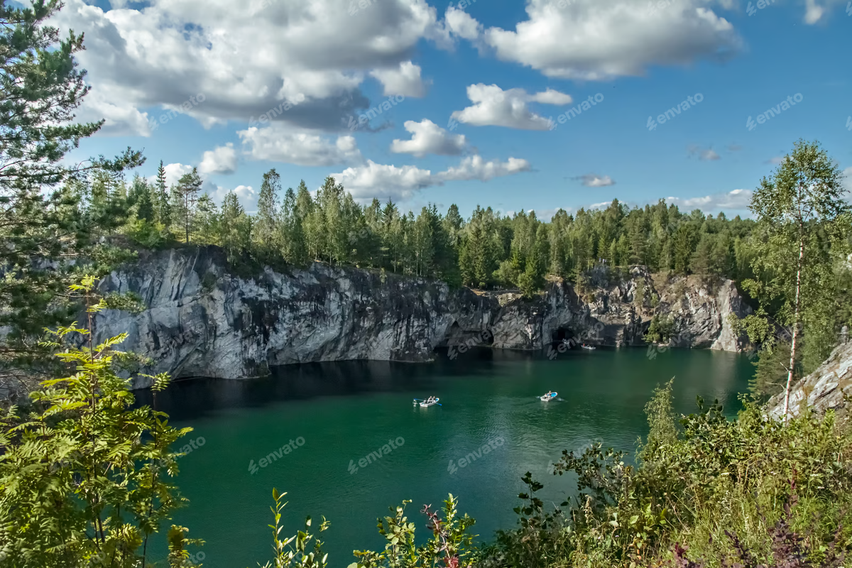 «Рускеала» — достопримечательность Карелии
Источник фото: elements.envato.com