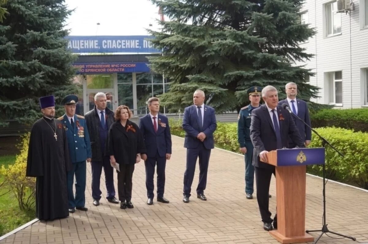    Руководители Брянщины поздравили пожарных с профессиональным праздником