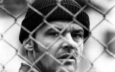 Кинопоиск: кадр из фильма «Пролетая над гнездом кукушки» (1975) 