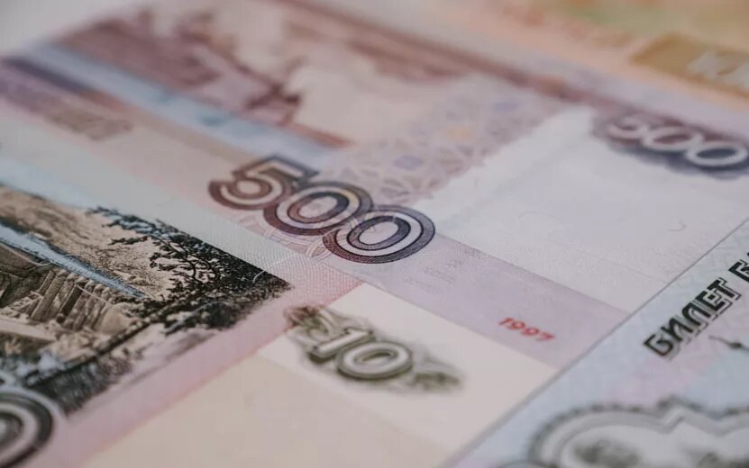    Минимальный размер оплаты труда в России могут поднять на 12 тыс. рублей