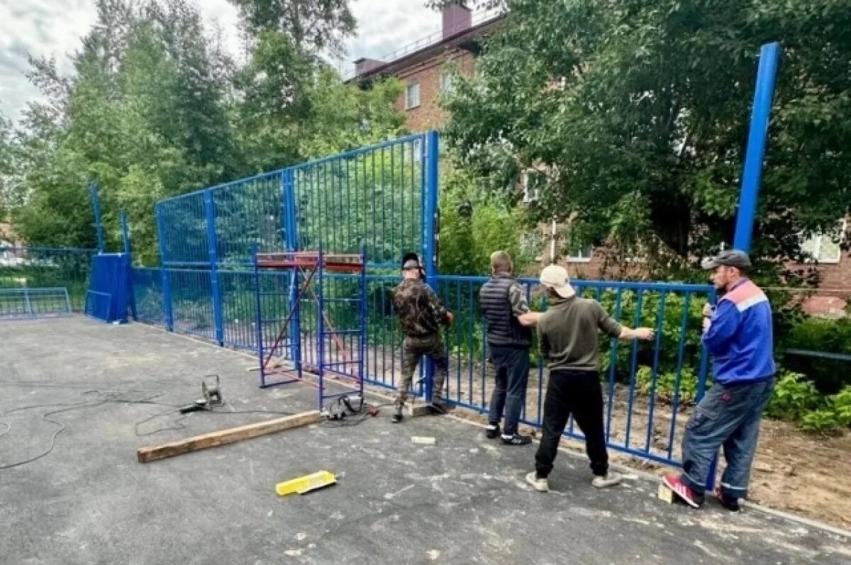    В Омске отремонтируют 24 хоккейные и спортивные уличные площадки