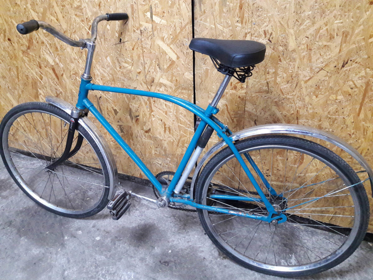 Вот на подобном Орлёнке я гонял к деду в деревню, за 20 км от дома.