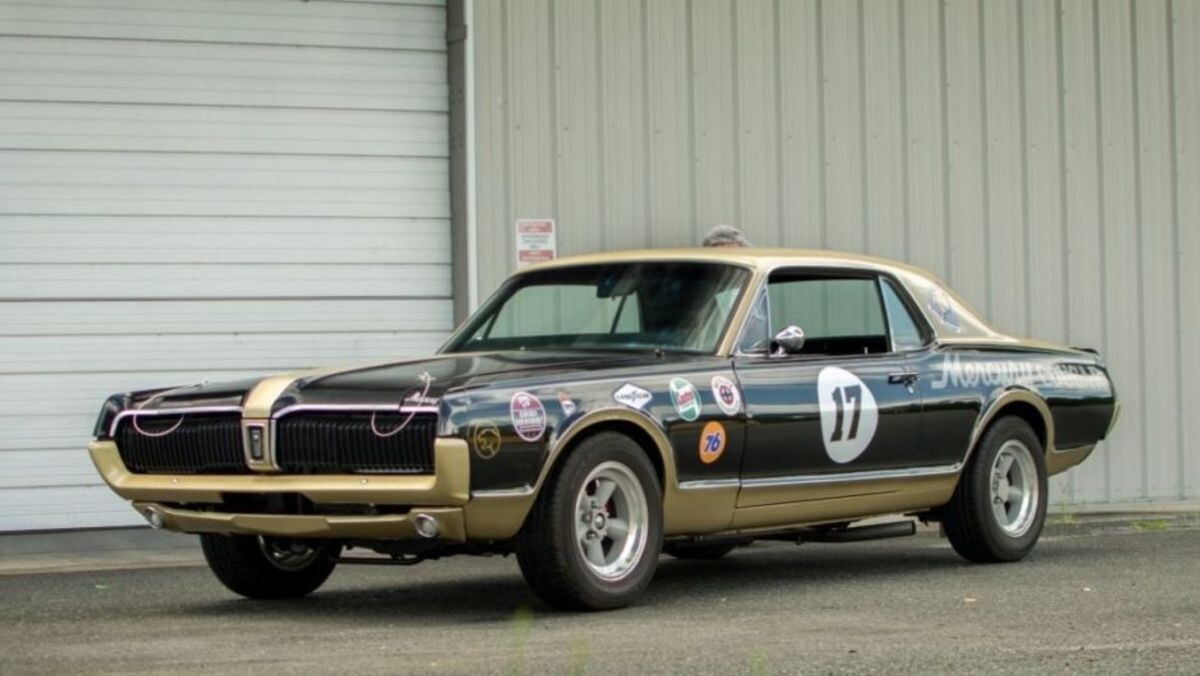 двигатель V8 Cougar 4,7 литра, 390 л.с. В 1967-68 году специально выпущено 619 дорожных Mercury Cougar XR7-G (Герни) с 7-литровым мотором.