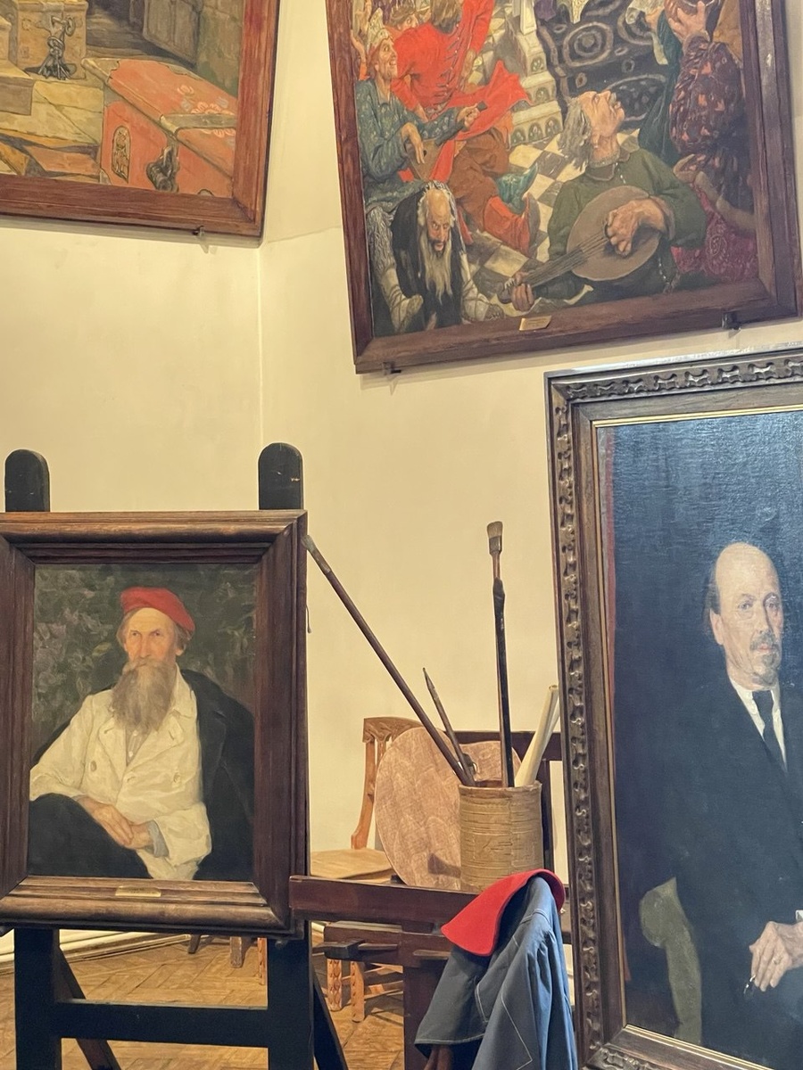 В мастерской. Личная фотокарточка