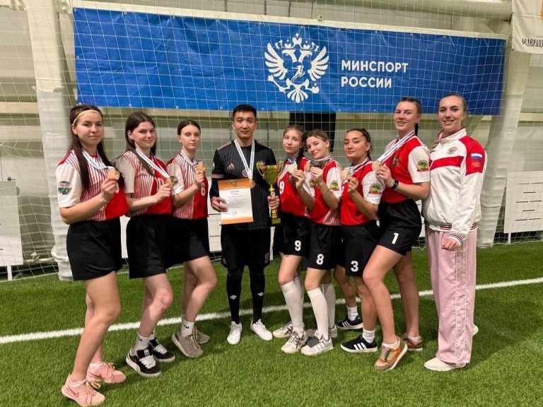    Лаптисты училища Олимпийского резерва Оренбурга завоевали бронзу чемпионата страны Антон Пичурин