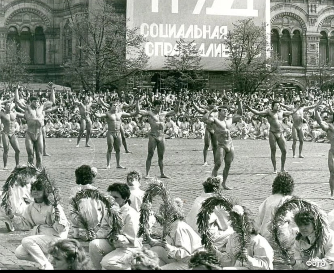 С гирляндами это мы. 