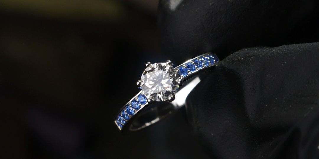 От костей до драгоценных камней: как изменились помолвочные кольца и зачем они нужны?