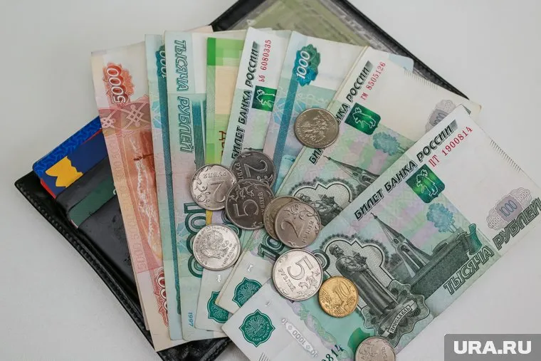 Повышение выплат и пенсий с 1 мая: кому и сколько добавят. Инфографика