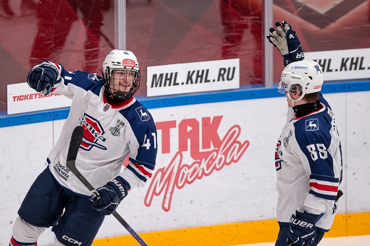    Уроженец Томска Виктор Фёдоров, взятый в систему «Торпедо» из школы ярославского «Локомотива», в дебютном сезоне МХЛ заработал уже 42 очка за 55 матчей