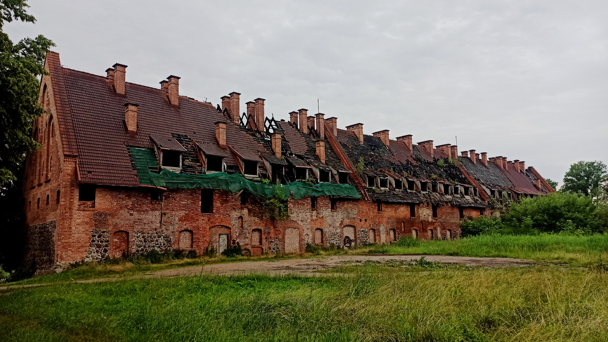 Здание форбурга замка Прейсиш-Эйлау в советское время использовалось под склады