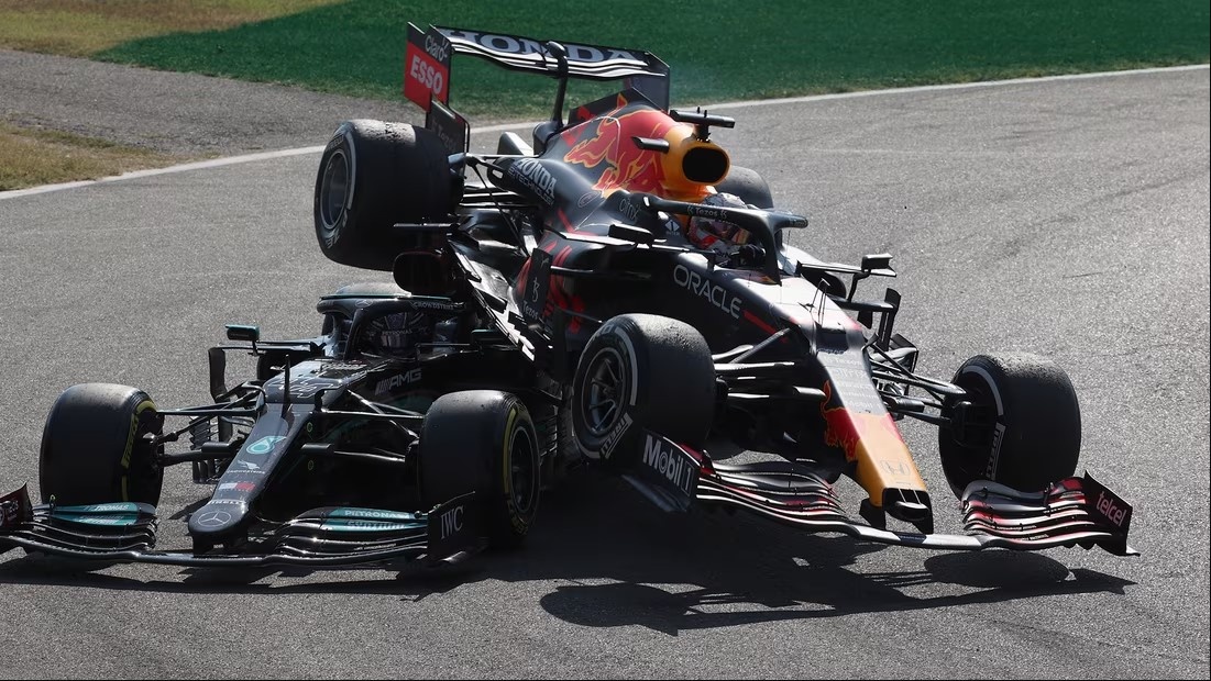 первый поворот в монце