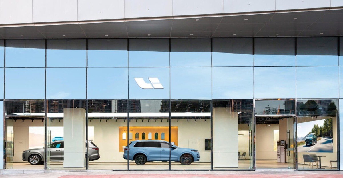 Официальные дилеры Lixiang заработают в России до конца мая.