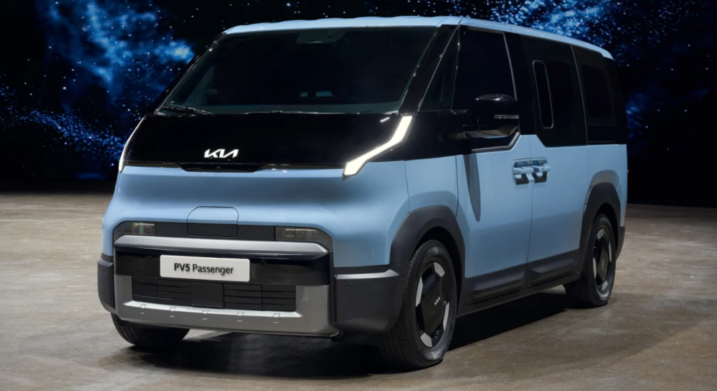 Новый пассажирский минивэн Kia PV5 Passenger представлен в Великобритании. Автомобиль значительно дешевле некоторых прямых конкурентов.