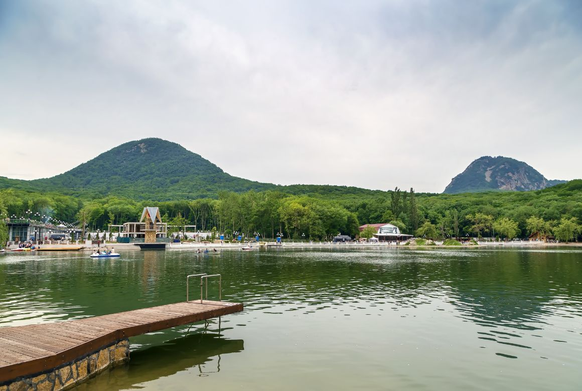 Курортное озеро в Железноводске (Borisb17 / Canva)