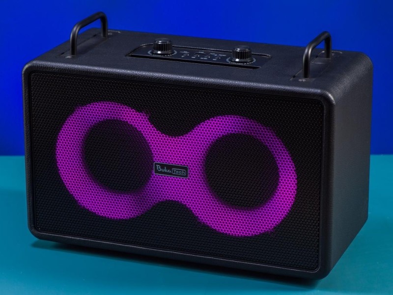    Наш гид по колонкам с караоке: 3 модели для летних вечеринок