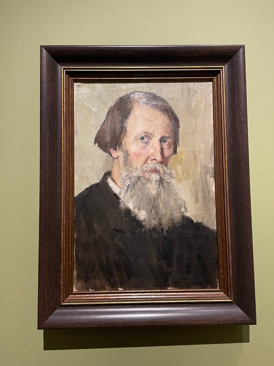 Автопортрет, представленный на выставке