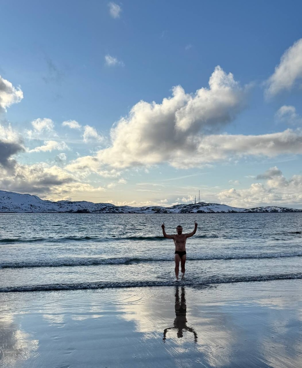 Жизнь прекрасна! Купание в Северном Ледовитом океане.