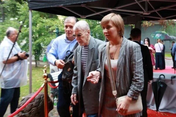 Иван Краско со своей помощницей Дарьей,
