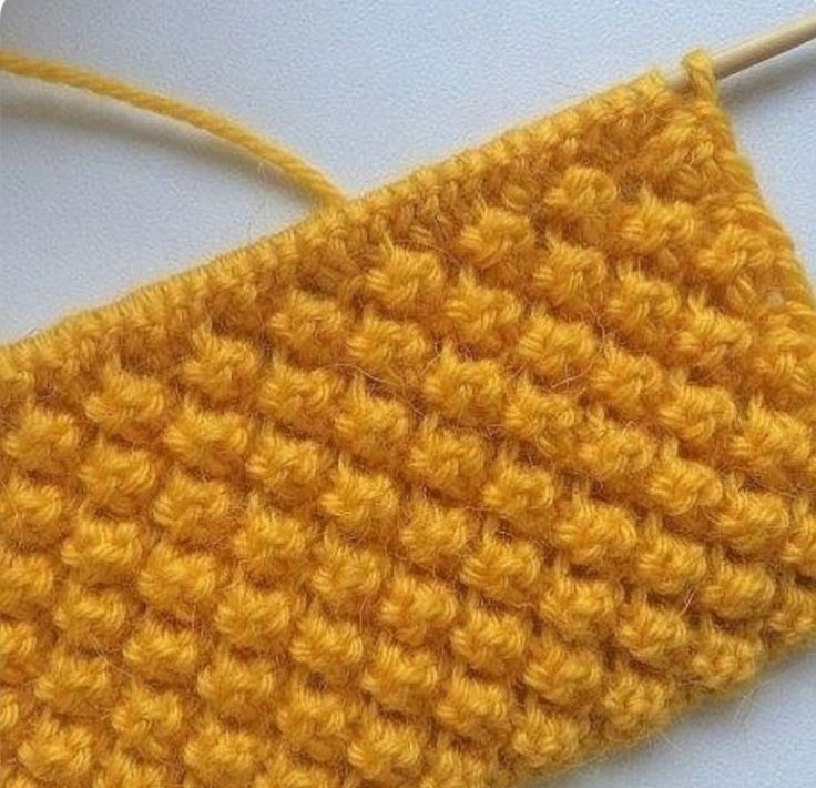 Красивые кругляшки, для вязания малышам. Очень простой, но интересный узор.