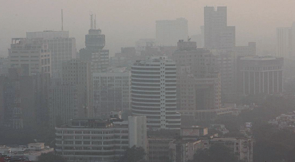 Непроглядный смог в Нью-Дели. Источник фото: news.myseldon.com