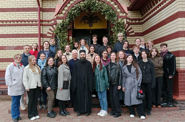 Тверская Византия. Молодежный хор из Москвы побывал в Николо-Малицком монастыре