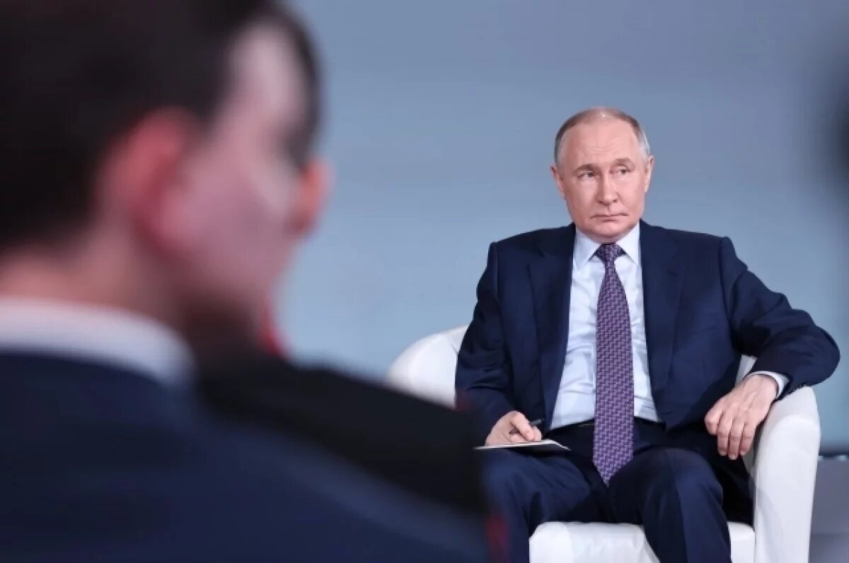    Путин одобрил идею ввести в РФ звание «Заслуженный просветитель»