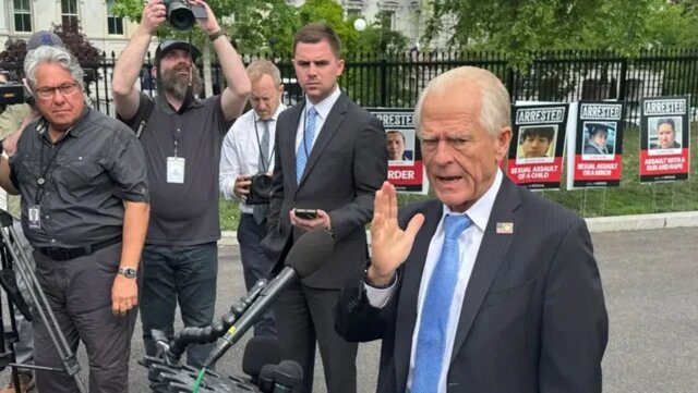 Подпись к фото,Советник Трампа по экономике Пит Наварро заверил, что скоро экономика пойдет в рост