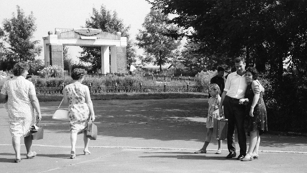 Вход в Калининградский аэропорт (Девау)