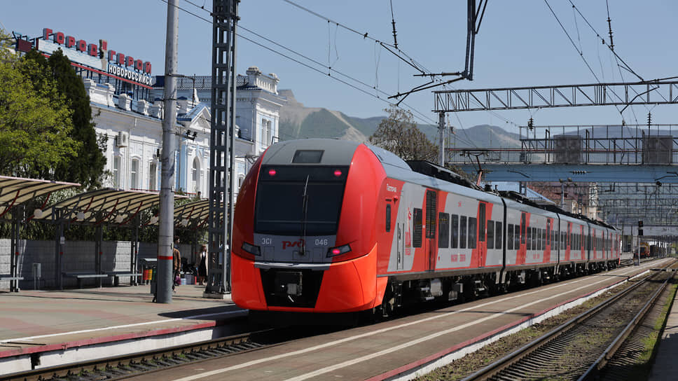 Новый тематический электропоезд курсирует по маршрутам «Новороссийск — Ростов-на-Дону» и «Ростов-на-Дону — Новороссийск».📷Фото: Алекс Сильвер