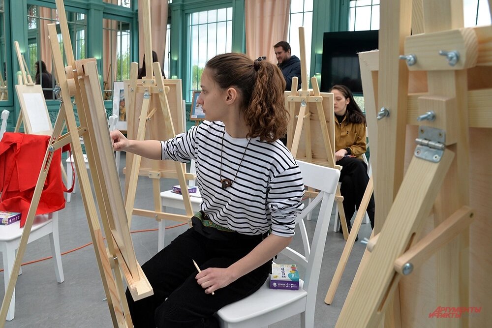    Мэр Москвы Сергей Собянин и патриарх Московский и всея Руси Кирилл посетили площадку ярмарки «Пасхальный дар». Фото:  АиФ/ Эдуард Кудрявицкий