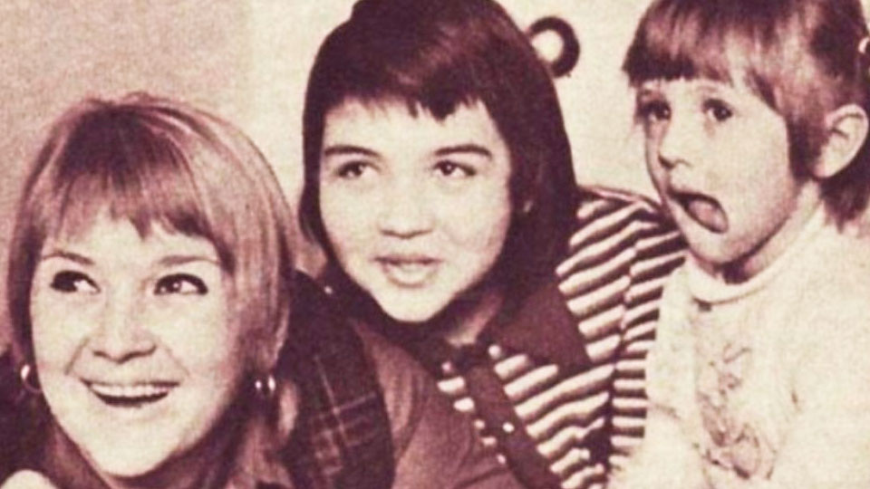 Галина Польских с дочками Ирадой Машей