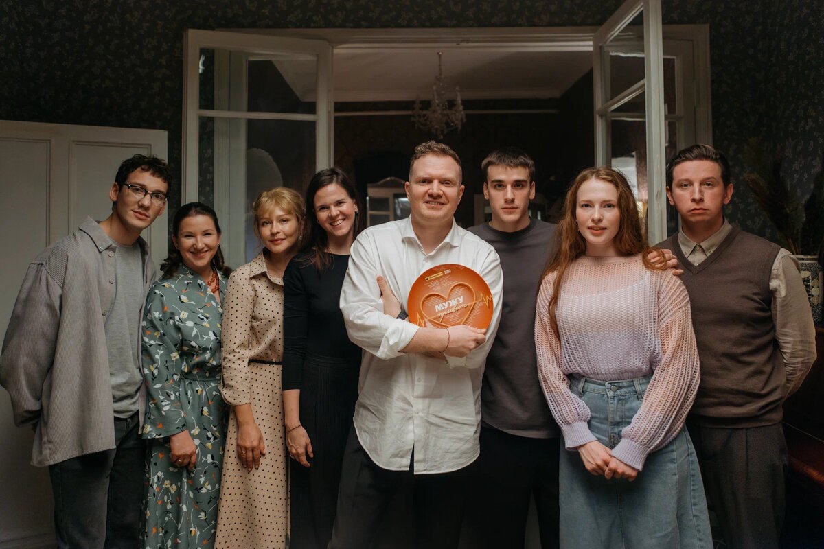 Фото со съёмок. Актёры: Константин Мирошников, Елена Муравьёва, Юлия Пересильд, Сценаристка Мария Маслова, Режиссёр Антон Маслов, Актёры: Кирилл Русин, Екатерина Воронина, Дмитрий Лысенков. /Kinopoisk