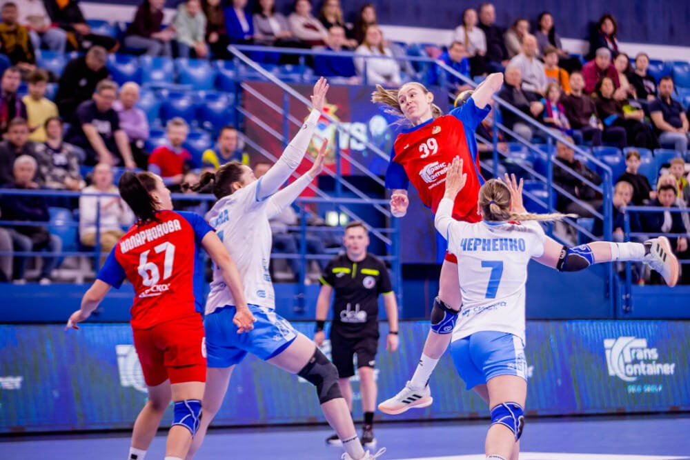    Возвращение Санталовой пришлось очень кстати