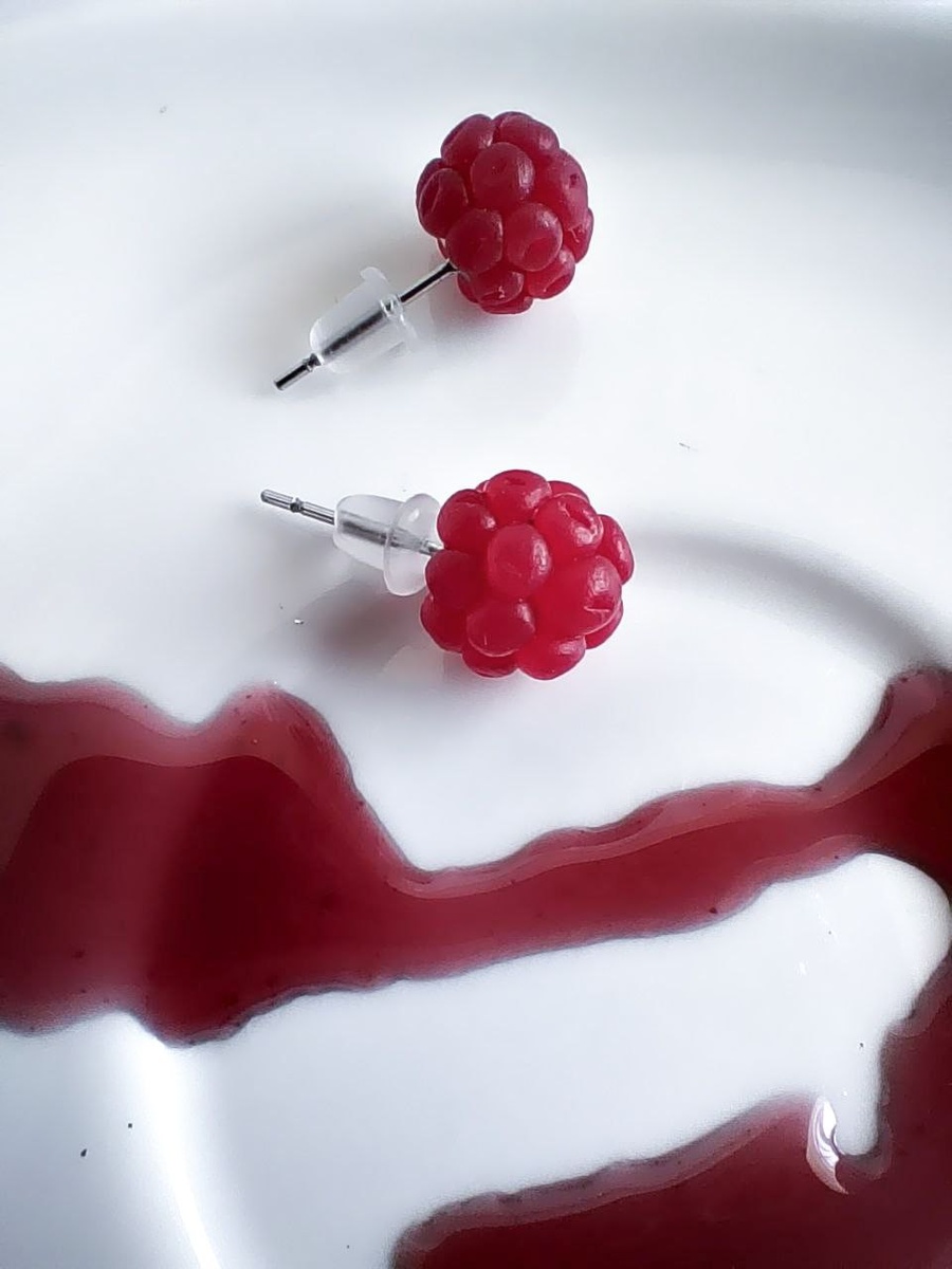 Серьги гвоздики с малиной