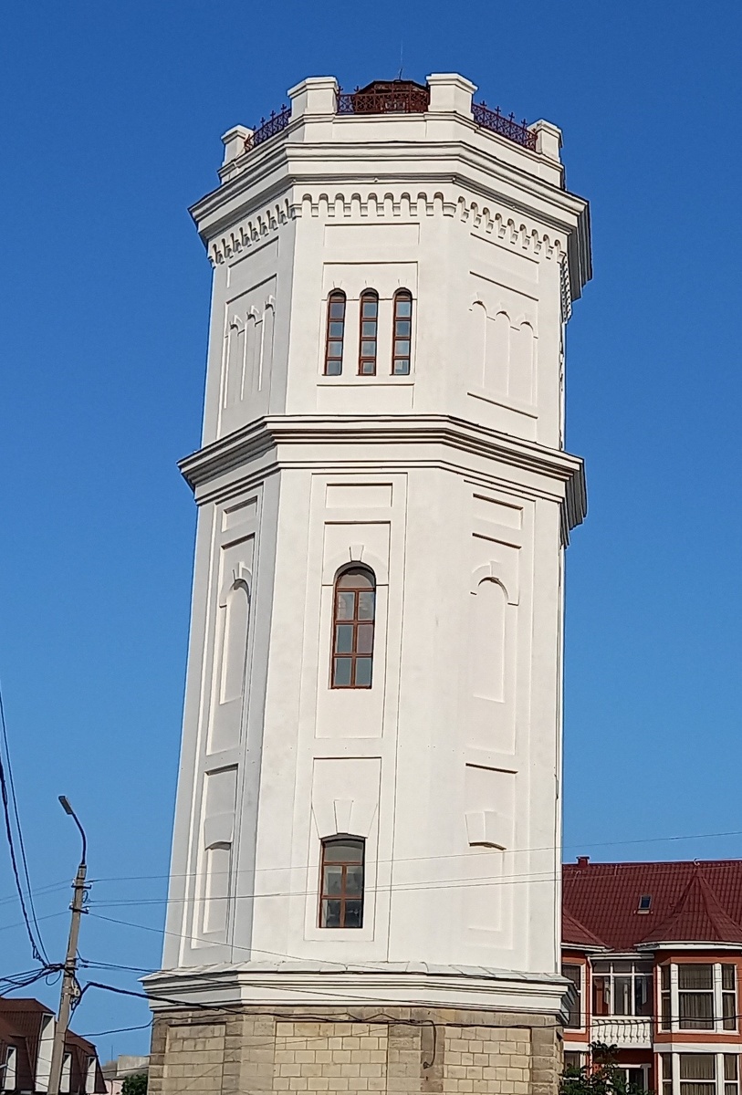 Башня белый бассейн