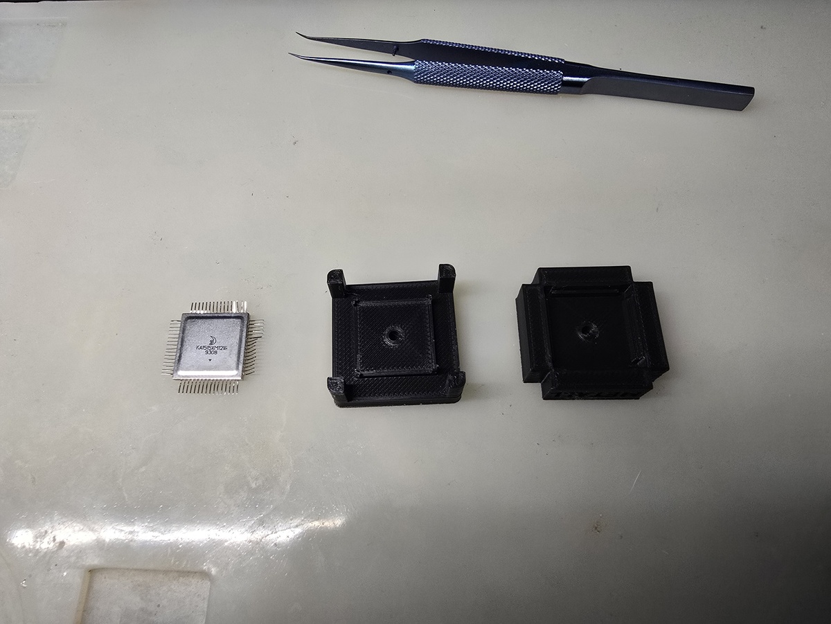 БМК КА1515ХМ1216 и детали оправки для формирования ножек.