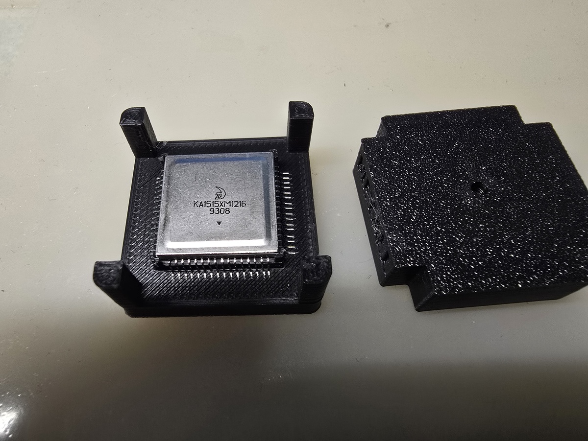 Сформированные ножки БМК КА1515ХМ1216 для установки на плату.