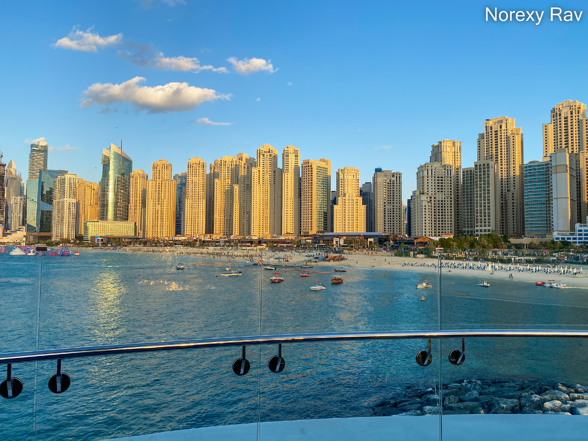 Вид на Дубай-Марин днём