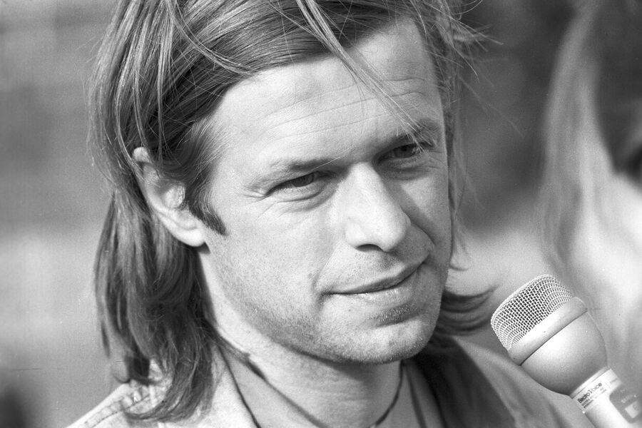 БГ... Я вспоминаю старую шутку -у Бога на двери кабинета вывески нет вообще....