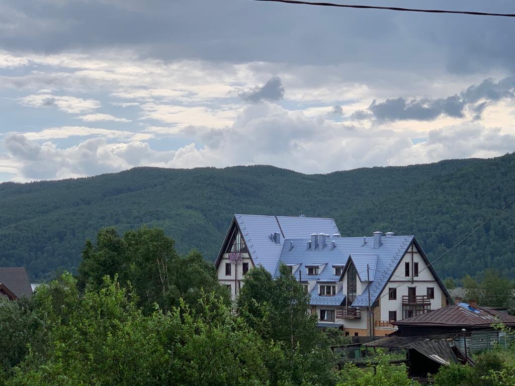 Красиво конечно... это фото домов недалеко от Байкала