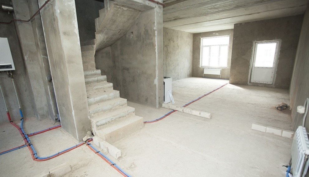 А внутри будет вот так...пол надо заливать, стены выкладывать самостоятельно