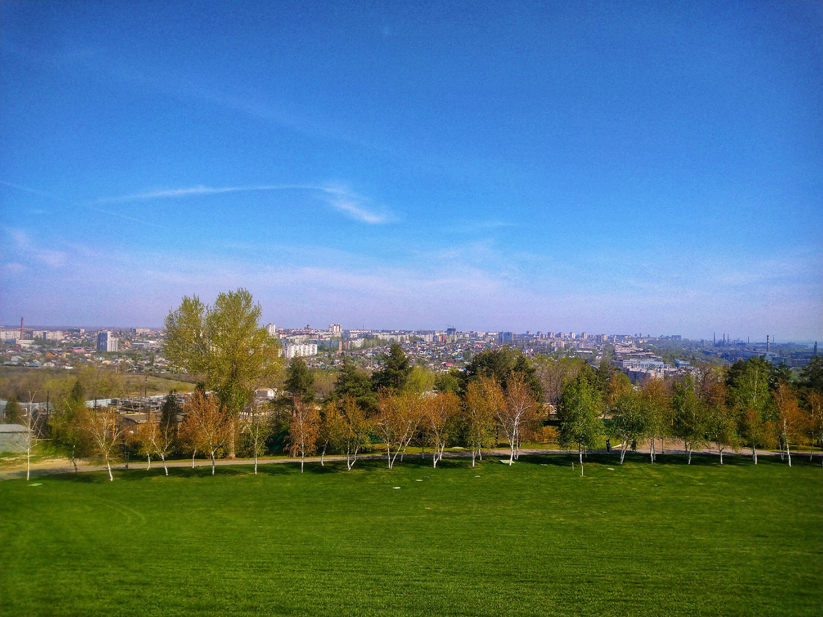 Вид на город с Мамаева кургана. Фото автора. 