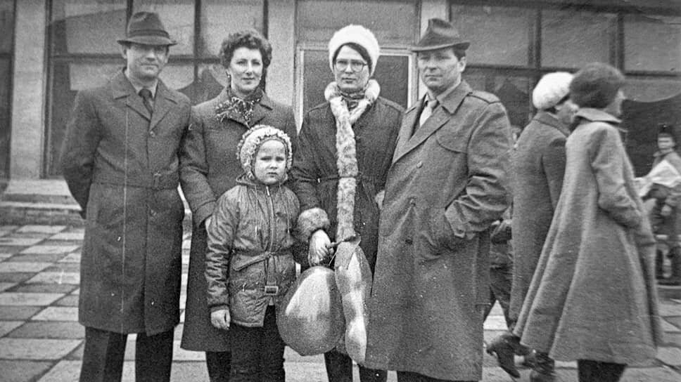 Заместитель руководителя управления по охране объектов культурного наследия Воронежской области Марина Ивкович (девочка), 1 мая 1986 года, город Тулун Иркутской области.📷Фото: Марина Ивкович личный архив / Коммерсантъ