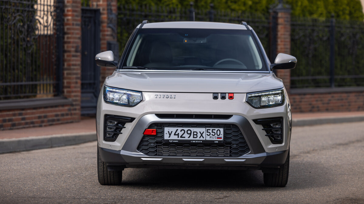 Модель доступна в РФ в пяти цветах, включая синий и бежевый. Диаметр колёс — 16 дюймов