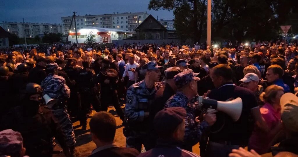 «Приставали к нашим девочкам»: село вскипело от бесчинств, но всё зря
