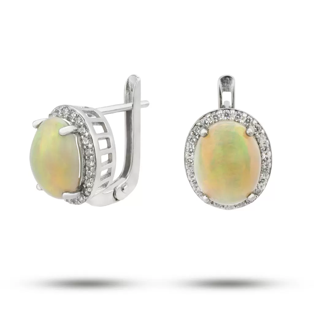 Эти серьги прекрасно подойдут как для повседневного использования, так и для особых случаев благодаря своему универсальному дизайну.