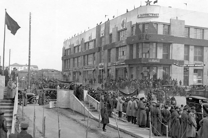    Демонстрация на Красном проспекте 1 мая 1933 года