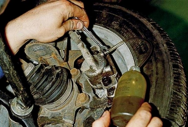 Прокачка тормозов